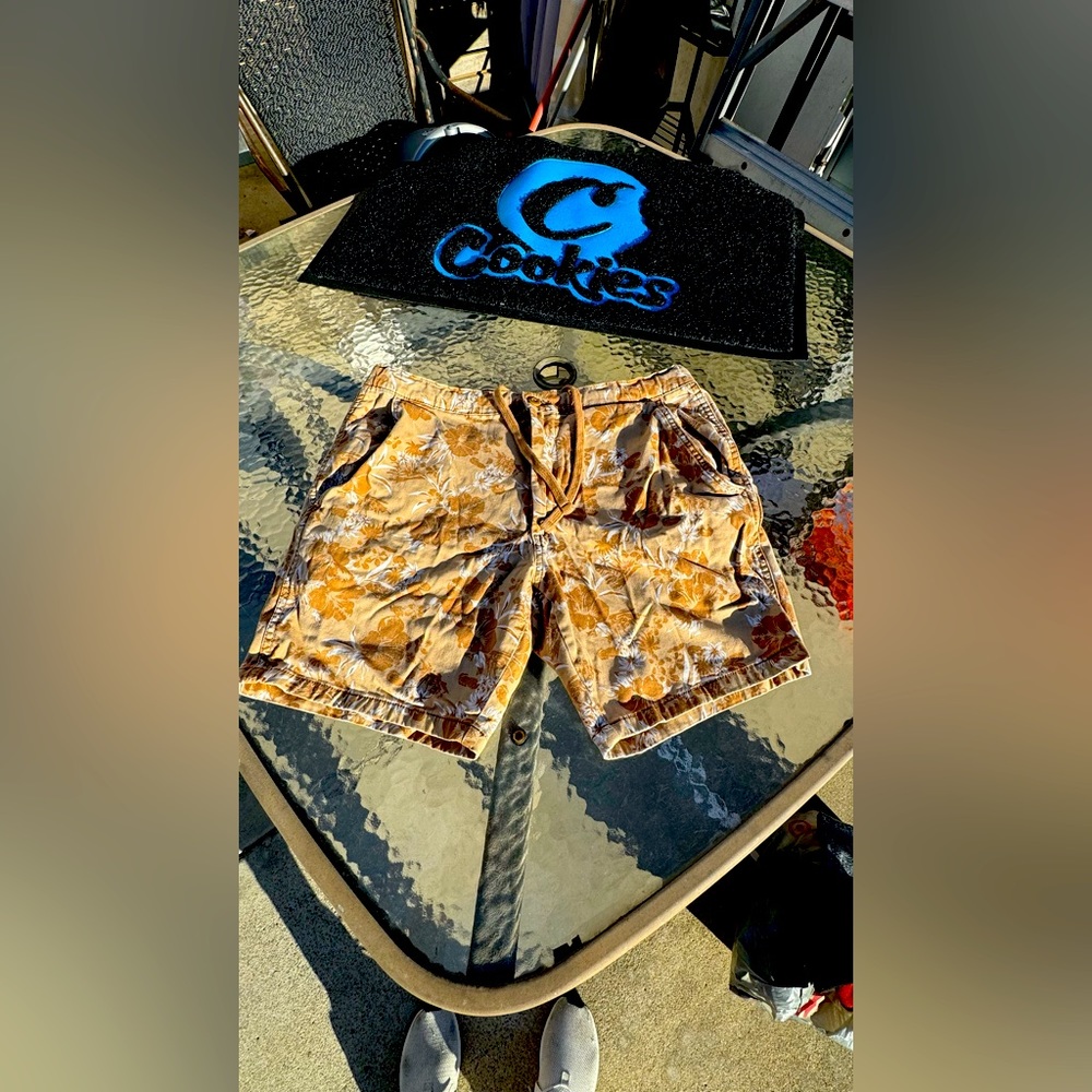 **SOLD**Hawaiian style cargo shorts**SOLD**